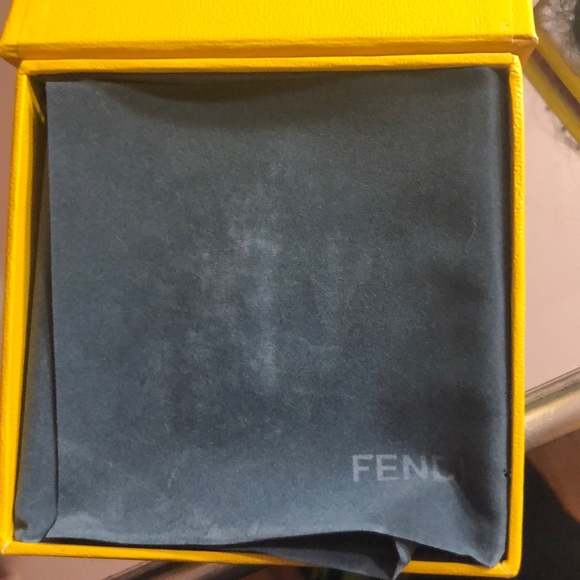 100% Authentic Fendi Cuff - Picture 6 of 7
